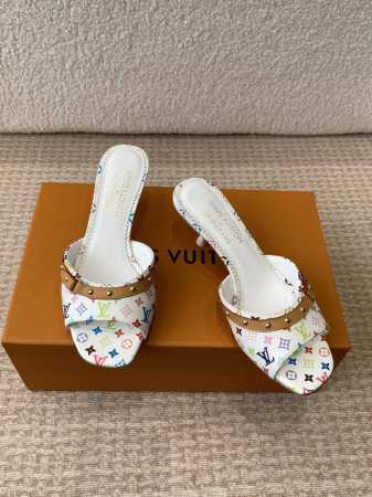 P350 Louis Vuitton 联名 Murakami 25Ss New Arrival～ L家24春夏单宁猫跟 平底 拖鞋 刚刚好的小猫跟，性感舒适，拉 - 点击图像关闭