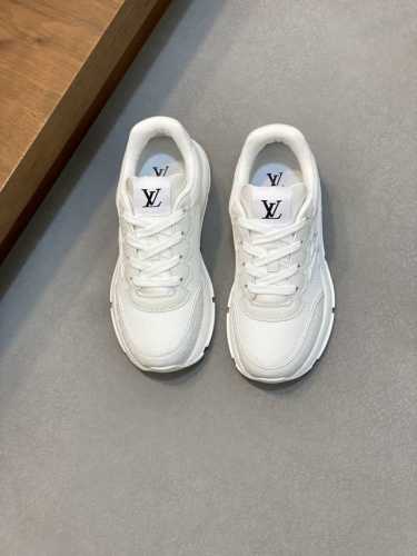 路易威登#系列最新运动鞋 品质再次升级 细节超赞 简直不要太好看 官网开售十分钟立刻抢光光的款 Tpu大底 模具费2W+ 质感媲美原版 垫脚聚米微料加透气英伦网