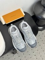 louis Vuitton Runner Tatic运动鞋｜都市机能美学新范式 典藏工坊密钥解封｜重启90年代未公开匠人图纸 科技网格×定制饰带系统｜4Cm增量