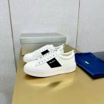 出厂价 Prad*普拉达 2024春夏新品高端运动鞋，这款运动鞋时尚百搭，简洁现代，融合运动风格和精致细节，上脚超轻，选用皮革材质打造，搭配橡胶鞋底，鞋舌压印字