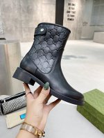 ￥ Gucci 古驰短靴大压花款 G家 主打系列 经典全牛皮面印花压纹 原有的经典 永不过时 经典爆款的代表作 双G压纹 作为风格鲜明的品牌标志性象征，每一个