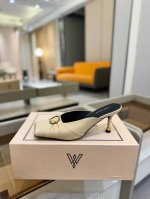 价格p： 2025春秋新款全网毒家授权销售 Vanda Novak来自意大利品牌 全网独家 耗时3个月研发 鞋跟独特设计酒杯 重磅系列 众多联手意大利品牌 推出