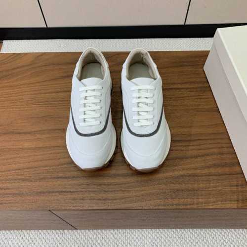 Brunell* Cucinell* 新款休闲运动鞋。鞋面采用进口牛绒纯手工串联珠链配饰！内里垫脚是高密斜纹棉布，原版开模大底！上脚超舒适。 码数：35-42