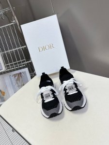 dior迪奥春夏最新款飞织运动鞋 太古汇Rmb9660购入开发 完美复刻 25Ss出镜率非常高的一款单品 一眼就爱上的运动鞋，经典百搭四季皆宜，可与各式服装搭配