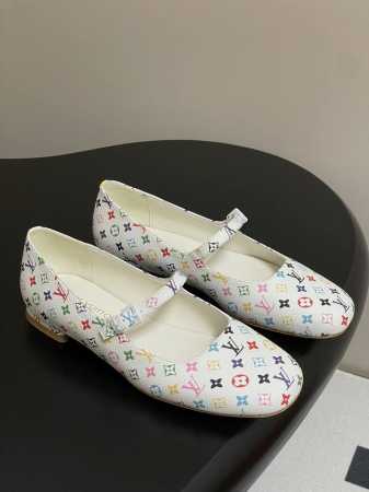 25Ss早春新款Louis Vuitton Lv Swing 高跟鞋最火最新金属跟玛丽珍后空粗跟凉鞋字母标高跟单鞋 选用柔软 皮革塑造易于穿脱的设计，以利落线条 - 点击图像关闭