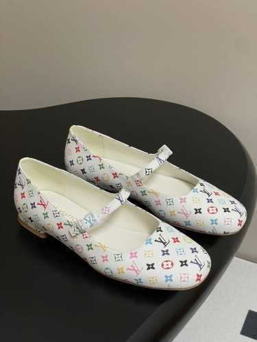 25Ss早春新款Louis Vuitton Lv Swing 高跟鞋最火最新金属跟玛丽珍后空粗跟凉鞋字母标高跟单鞋 选用柔软 皮革塑造易于穿脱的设计，以利落线条