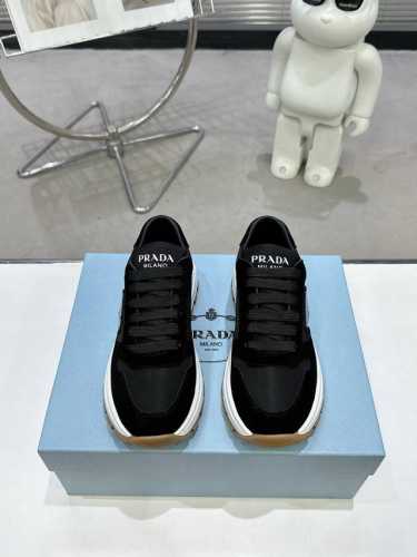 出厂价 ，Prada 225普拉达新品，实力来袭！众多网红同款，时髦百搭Nice单品，意大利专柜代购原版鞋开发，1比1照足原味复刻。今年的主题就是不被定义 通过