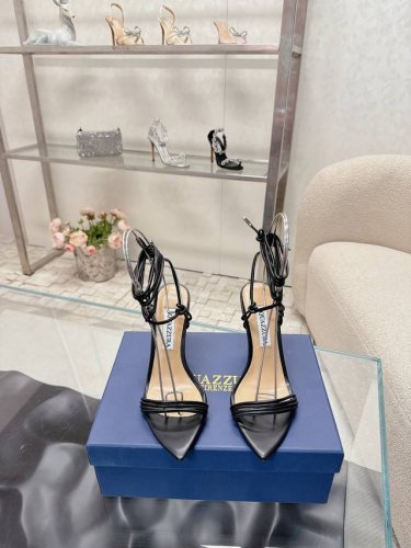Aquazzur* 菠萝早春专柜新品仙女时装鞋系列，大量上新同步官网全系列均可定制龙年主打一个火爆，全网各大网红纷纷开秀，绝美的穿搭系列！ ★★★★★ 鞋面 羊