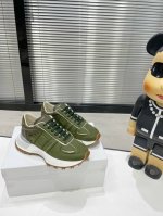 男码+10 MM6 马吉拉王炸火爆休闲运动鞋情侣老爹鞋 值得吹爆的鞋型以及舒服的面料，没有其他老爹鞋那么笨重，但又非常修饰脸型，上脚轻便，真正做到颜值与实力为一