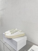 包头拖鞋 分趾运动鞋Maisonmargiela 马吉拉 Mm6 米白色帆布 分趾运动鞋 包头拖火爆来袭！太香了 靓丽多彩少女感扑面而来！ 不容错过的时尚单品