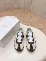 出厂 Maison Margiela Mm6 2025新款德训鞋 Sprinters运动鞋轮廓采用做旧感尼龙与复古处理麂皮制成 灵感来源于复古跑鞋 通过做旧 缝