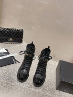 高版本 CHANEL｜小香24S秋冬新品 菱格拼色圆头厚底增高松紧马丁靴 超级好穿又百搭的款式 市面最高版 简约款更多的心思会花在面料和鞋型上 要做到秀气有线条