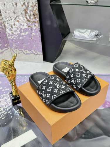 L家 P: Size:38-45 Lv2024路易威登 拖鞋系列 顶级代购 Lv男士春夏拖鞋专柜同步 鞋面意大利进口牛仔料 标志图形高品质工艺 鞋底：原厂特供原
