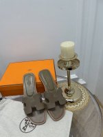 爱马仕 HerméS 经典 工 字拖 高品 原版工艺 浅卡其 款式经典 简约 此款主要对比的就是工艺 品质 爱马仕 HerméS 夏天开始不一样的夏天生活 爱马