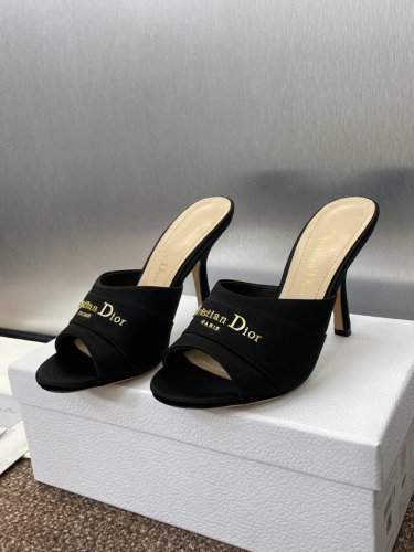 工厂p价p 迪奥 2025 春夏新款 My Dior 高跟女鞋 Cd字母Logo五金扣圆头鱼嘴露趾凉拖鞋 市面顶级版本 材质:鞋面进口小牛皮 进口真丝鞋面+水染