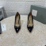 TOM FORD顶级版本 高品质 2024新款官网同步 1:1开模 TF扣饰单鞋 鞋面：漆皮 垫脚：羊皮 跟高：10.5cm 鞋底：AAA级原版杏色真皮大底 S