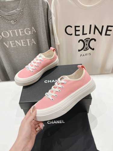 高版本出厂 Chanel* 小香2025ss最新休闲鞋，目前超级流行的饼干鞋网红明星小红书狂追热推 发售蠢萌可爱的造型带了点复古味！ 造型特殊，很有辨识度， 显