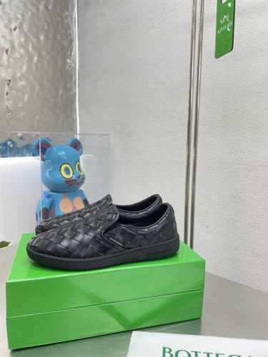 Bottega Veneta 女士Sawyer运动鞋 纯手工 头层牛皮编织 高版本系列 黑色头层牛皮 超好看的编织鞋经典回归 黑白两个配色老客人心心念念的经典款