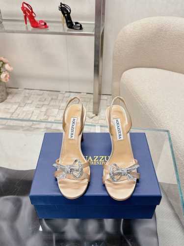 Aquazzur* 菠萝早春专柜新品仙女时装鞋系列，大量上新同步官网全系列均可定制龙年主打一个火爆，全网各大网红纷纷开秀，绝美的穿搭系列！ ★★★★★ 鞋面 真