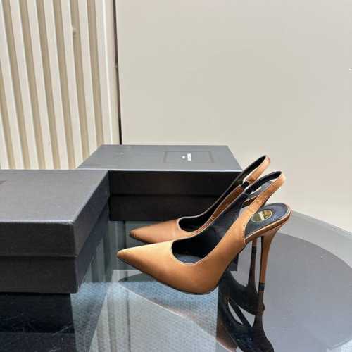 YSL 圣罗兰 SS2024新品 优雅大气高跟凉鞋 尖头高跟拖鞋淡淡的夏日里怎么少得了一双仙女鞋 各种小裙子搭配起来 完全不挑脚型哦 通透的闪钻在光线的照耀下呈