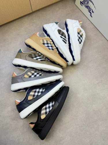 Burberry 巴宝莉 -高端品质 原单休闲运动板鞋 -鞋面：进口纳帕小牛皮、品牌图腾布匹、鞋舌品牌布标 -内里：水染牛皮 -大底：超轻Tpr橡胶; 双色成型