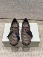 p半拖 P单鞋 Brunello Cucinelli 新款草编织Bc平底半拖 单鞋 Bc很有品味！配上一双袜子穿也很不错，搭配牛仔裤穿也好看！ 作为女性最爱的品