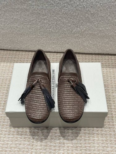 p半拖 P单鞋 Brunello Cucinelli 新款草编织Bc平底半拖 单鞋 Bc很有品味！配上一双袜子穿也很不错，搭配牛仔裤穿也好看！ 作为女性最爱的品