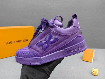 实价： 奢品Trainer休闲运动鞋，运动鞋记录设计师 Virgil Abloh 由复古篮球鞋激发的经典创意，此次拼接光滑牛皮革和 Monogram 压纹粒面牛
