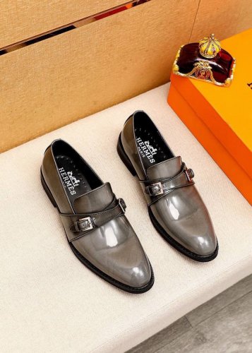 商品商标：HERMES 爱马仕 商务皮鞋正码码数: 38-44 45订制 商品材料：精选 进口头层开边珠小牛皮鞋面，进口水染牛皮内里。强烈立体视觉效果，防滑耐磨