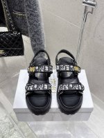 顶级版 Dior迪奥春夏最新款魔术贴凉鞋、超多明星网红种草、经典的版型设计上迪奥Logo五金点缀、超好看超百搭、上脚非常柔软鞋面进口电绣，内里羊皮里、正品开模T