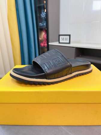 出厂价 Fendi 芬迪小怪兽男士人字拖鞋，专注打造拖鞋品质质感升级完美的撞色拼接吸睛款！拿过我们家拖鞋的亲都知道，我们只做精品1:1欢迎对比市场通货标准码数： - 点击图像关闭