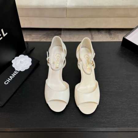 chane* ｜小香25Ss春夏新品 性感珍珠跟高跟凉鞋 很经典百搭的设计 无论什么场合都可以Hold住 任何身高都能驾驭的高度 且不失气场和魅力 特色在于鞋跟 - 点击图像关闭