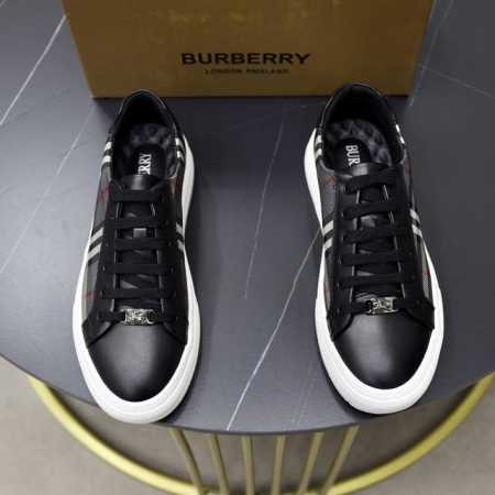 出厂价pp： 品牌：巴宝莉 标准码：38-44 45订做 等级：官网同款 材料：原版材料拼接 舒适透气内里 轻便耐磨运动大底 款式类别：男士时尚休闲鞋 跑步 运 - 点击图像关闭