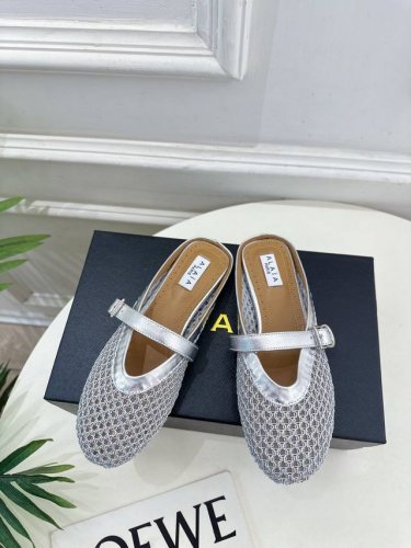 alaa 阿莱亚25Ss春夏新品 平底网面穆勒半拖鞋 alaa作为这两年最受欢迎的鬼才设计师品牌 设计简单 奢华的质感让你爱不释手 不想满大街撞款的可以看看这个