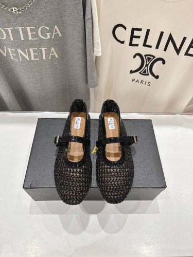 高版本出厂 独家新品 Alaia 阿莱亚25Ss 走秀款平底网面鞋芭蕾舞鞋 最近超火的一款平底鞋 章小蕙同款 甜酷芭蕾风 人气超高的一款芭蕾舞鞋，浪漫又迷人 舒