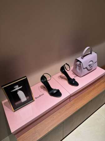 试试不一样的Elisabetta Franchi高跟鞋 一个轻奢品牌 Elisabetta Franchi Elisabetta Franchi绝美高跟时装秀场 - 点击图像关闭