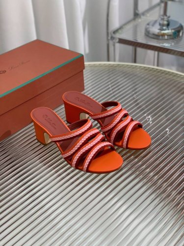 Loro piana 高版本Sprightly Charms系列凉拖鞋 材质 面料原版牛皮 牛皮内里及垫脚 原版开模定制大底 码数 35-41 35 41定做不