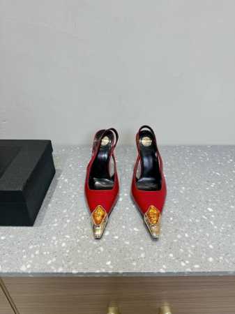 Saint Laurent 圣罗兰 25ss春夏新品 宝石尖头高跟鞋 凉鞋 单鞋 优雅大气高跟 淡淡的夏日里怎么少得了一双仙 各种小搭配起来 完全不挑脚型哦 通 - 点击图像关闭