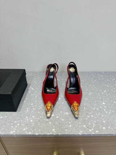Saint Laurent 圣罗兰 25ss春夏新品 宝石尖头高跟鞋 凉鞋 单鞋 优雅大气高跟 淡淡的夏日里怎么少得了一双仙 各种小搭配起来 完全不挑脚型哦 通
