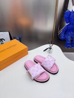 橙子出厂价p louis Vuitton 路易威登 Lv新配色 休闲魔术贴拖鞋 平底凉拖 情侣款 专柜同步更新 鞋面采用独一无二的驴家独特面料 面料轻盈透气 超