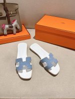 最新配色』 牛仔出厂价P P310Hermes 爱马仕H拖鞋Oran凉鞋系列 时尚又百搭 超级舒服 每个细节都做到极致 原版Swift小牛皮 原版1:1独家私模