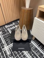 24Fw新款Chanel小香双C羊毛里乐福鞋 小香经典双C扣设计怎么看怎么高级！适合任何场合穿着 简单却很有层次，随意搭配都有那股优雅范儿 鞋型秀气显脚瘦 乐福
