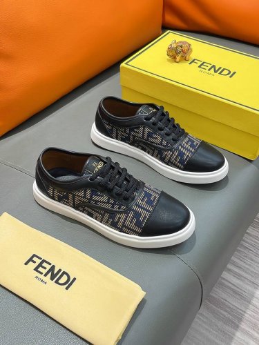 商品名称：Fendi 芬迪 正规码数: 38-44 休闲鞋 商品材料：精选 牛皮鞋面，柔软羊皮内里；原厂大底。