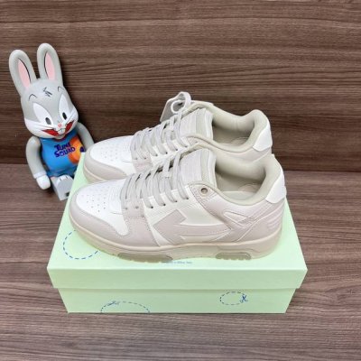 顶级版本Off-White Out Of Office 低帮滑板鞋情侣款白裸色。 Off-White箭头符号、Ziptie 标签、1Ogo印花等经典元素皆在此呈