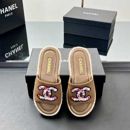 厂价 高版本 Chanel香奈儿电绣双C的Logo编织 渔夫拖鞋 一字拖鞋 专柜原版开发 正品工艺 鞋正中的双C Logo点缀恰到好处 简约大方. 羊皮面小香拖 - 点击图像关闭