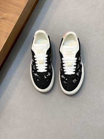 Louis Vuitton 路易威登 -高端品质 原单 情侣装 -鞋面：进口丝绸小牛皮、3D压印品牌图腾、鞋舌.后跟.电绣品牌Logo -内里：品牌帆布、垫脚； - 点击图像关闭