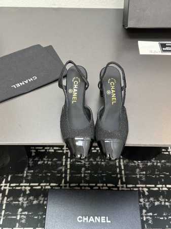 chane+L 经典Slingback 小香后空凉鞋 就像Coco香奈儿女士说的：流行稍纵即逝，但风格永存！这双后空鞋就是香家经典中的经典！双色搭配，简约精致， - 点击图像关闭