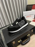 出厂价： 新品dolce&Gabbanadg高端男士运动休闲鞋。顶级专柜原单货。 原版进口牛皮 多种材质拼接设计进口牛皮内里 牛皮垫脚原版tpr弹力大底。 Si