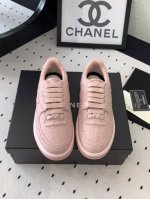 P400 Chanel 新款休闲运动鞋 顶级版本 无敌漂亮又好穿 绝对仙女款非常轻便 配色高级耐看百搭必备款 鞋面：特殊材料加泥子布 羊皮垫脚 原版Tpu大底