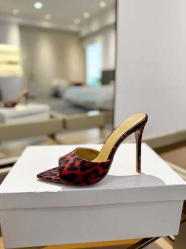 {半拖} 吉安维托 罗西 Gianvito Rossi Eiko Stiletto，轻松移动。这款 Gianvito Rossi 拖鞋采用配有精致的豹纹皮，可抚